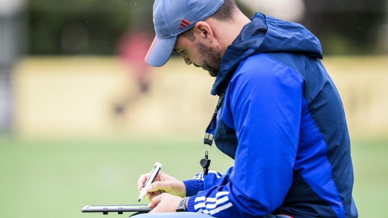 No Cruzeiro, Larcamón tenta repetir feito que só Pezzolano conseguiu