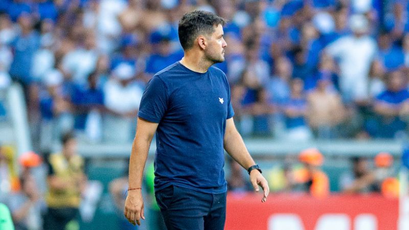 Técnico do Cruzeiro, Larcamón é chamado de 'burro' após vice no Mineiro