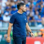 Técnico do Cruzeiro, Larcamón é chamado de 'burro' após vice no Mineiro