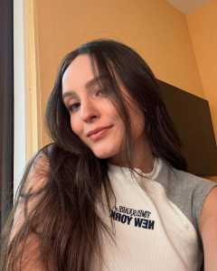 Atriz Larissa Manoela aos 24 anos