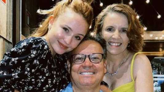 Larissa Manoela e os pais, Gilberto e Silvana