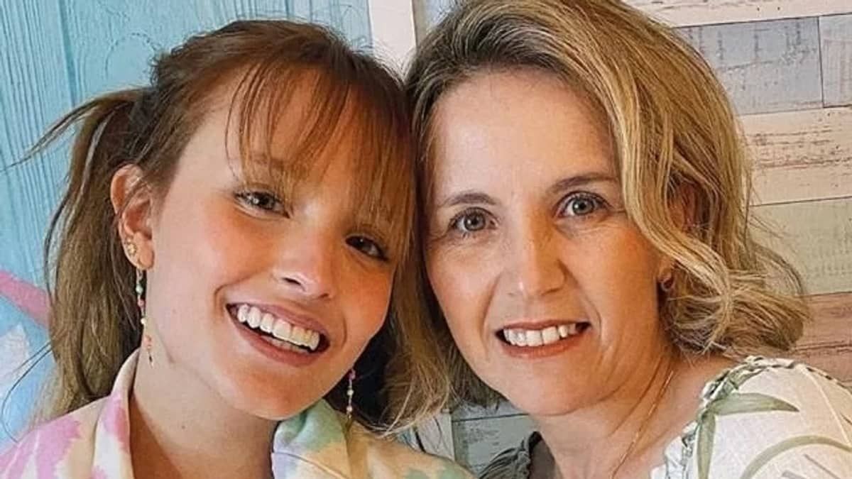Mãe de Larissa Manoela procurou exorcista para 'salvar' família