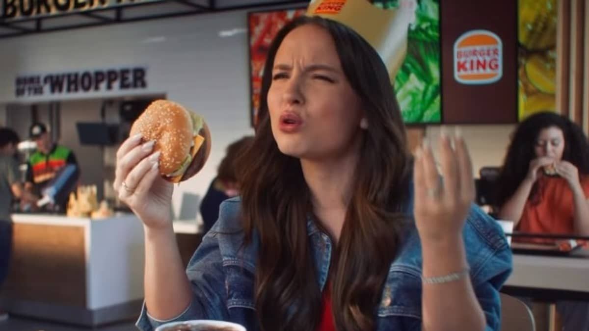 Veja o comercial do Burger King com Larissa Manoela mandando indireta para os pais