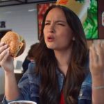 Veja o comercial do Burger King com Larissa Manoela mandando indireta para os pais