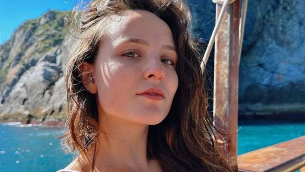Larissa Manoela aparece ao lado de ex-namorado; veja foto
