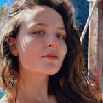 Larissa Manoela aparece ao lado de ex-namorado; veja foto