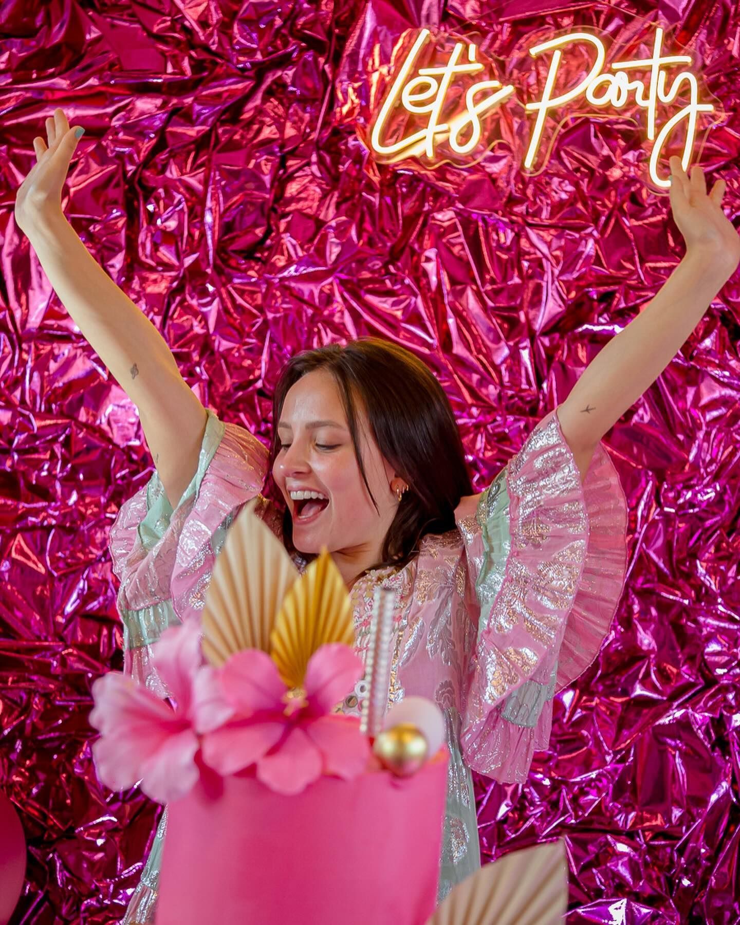 Larissa Manoela comemora aniversário com marido e amigos: 'Só alegria'