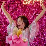 Larissa Manoela comemora aniversário com marido e amigos: 'Só alegria'