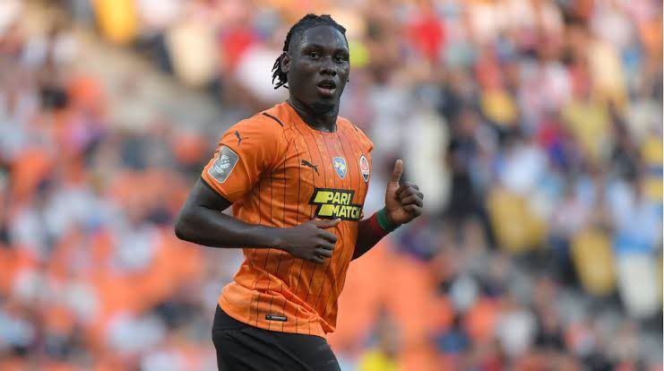 Flamengo faz proposta por atacante Lassina Traoré, do Shakhtar-UCR