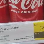 Vídeo: cliente flagra desconto 'absurdo' em lata de Coca-Cola durante Black Friday