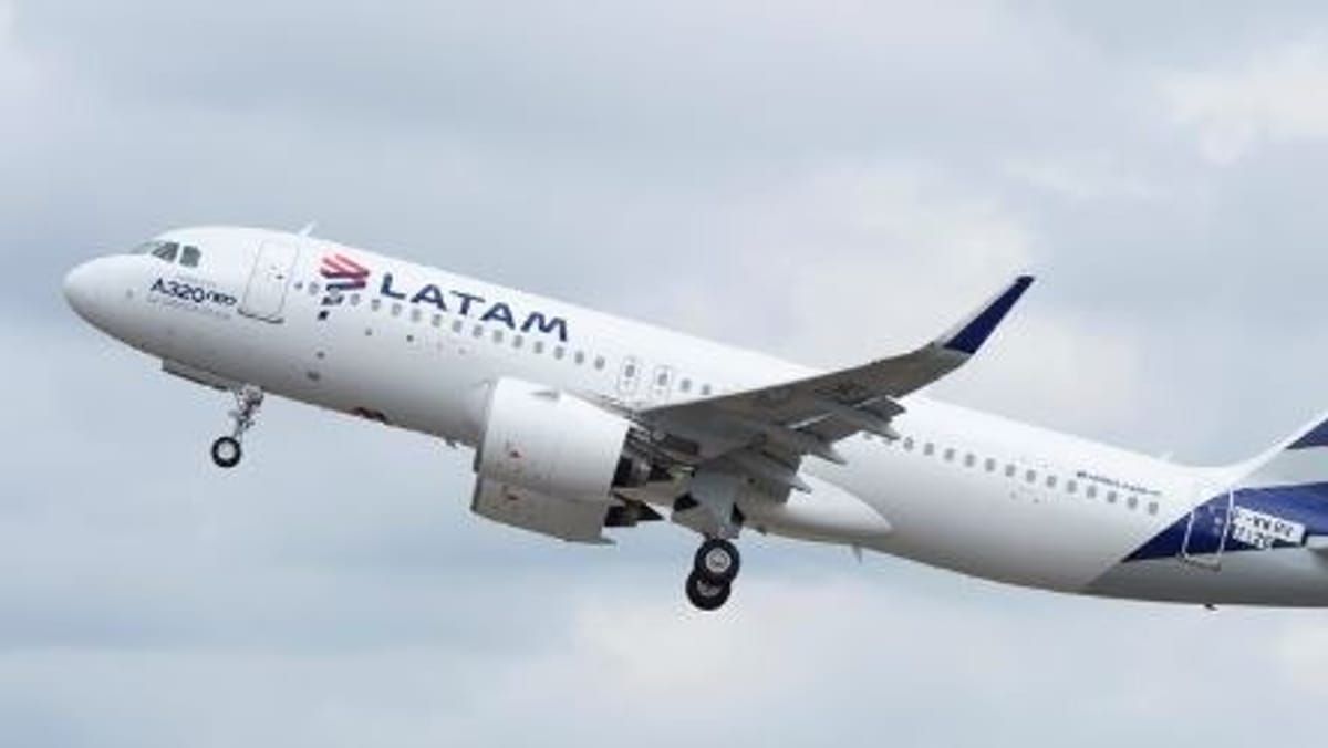Avião da Latam faz pouso de emergência em Salvador após tripulante desmaiar a bordo