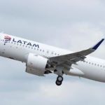 Avião da Latam faz pouso de emergência em Salvador após tripulante desmaiar a bordo