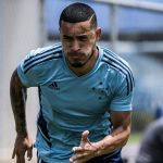 Lateral William está liberado para os treinos na Toca da Raposa 2