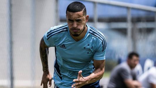 Lateral-direito está liberado para os treinos na Toca da Raposa 2