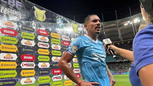 Lateral-direito Gilberto saiu em defesa de Renato Paiva após empate contra o Corinthians