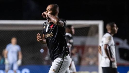 Lateral-direito Paulo Henrique fez o gol da vitória do Vasco