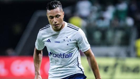 Lateral do Cruzeiro, Marlon é o quarto jogador que mais deu passes decisivos