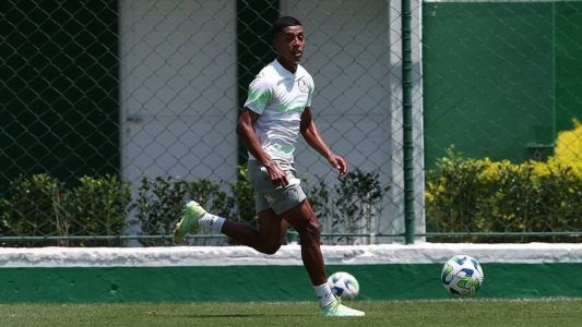 Lateral do Palmeiras vê duelo contra o Galo como final em momento difícil