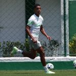 Lateral do Palmeiras vê duelo contra o Galo como final em momento difícil