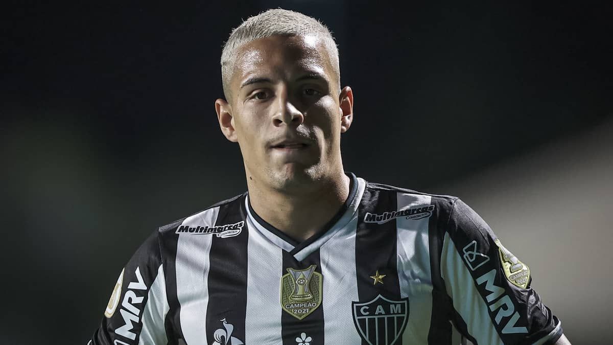Atlético: STJD pune Guilherme Arana, e lateral-esquerdo vira baixa para Felipão