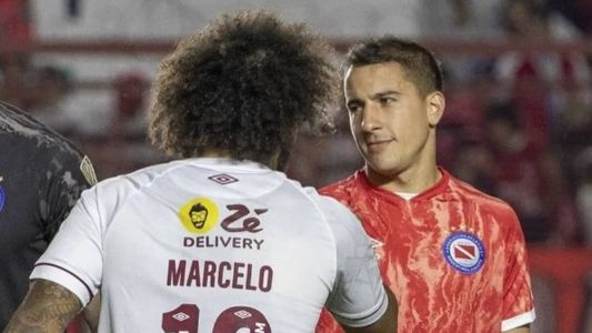 Lateral-esquerdo Marcelo durante jogo pelo Fluminense