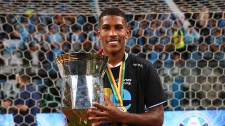 Lateral fez oito partidas nesta temporada