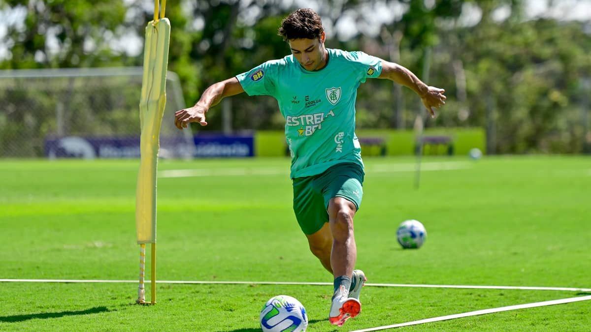 Marcinho é registrado no BID e já pode estrear pelo América