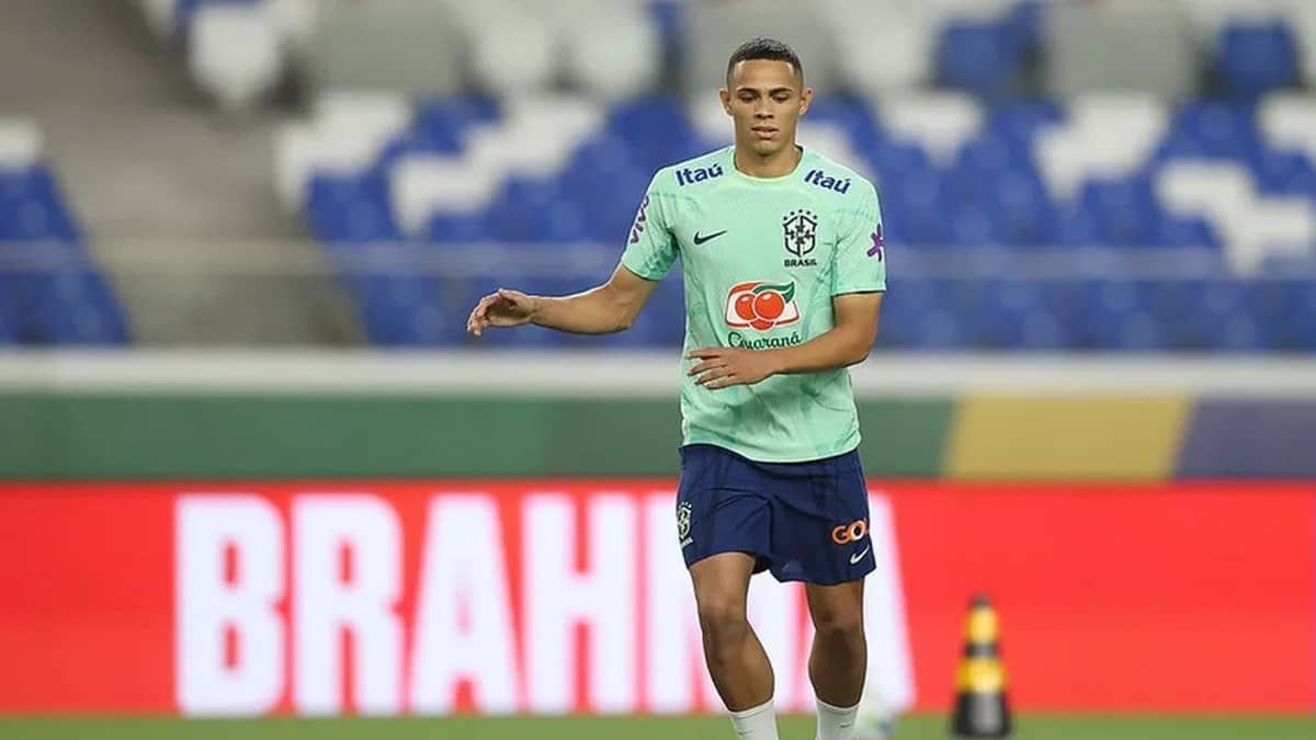 Lateral da Seleção se machuca e obriga Diniz a fazer 3º corte na convocação