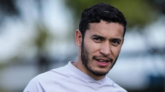 Lateral William em treino do Cruzeiro, na Toca da Raposa 2