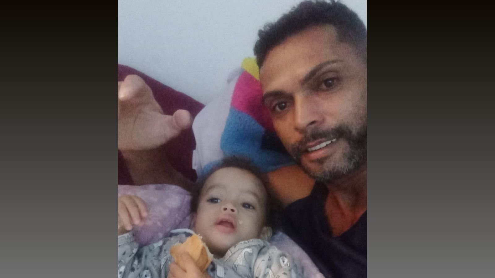 Um mês sem Laudemir: com saudades, neto de um ano aponta e beija fotos de Lau