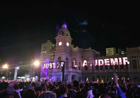 Homenagem foi feita durante apresentação do rapper FBC, na Praça da Estação, nesse domingo (17)
