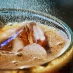 Empresa de refrigerante vai indenizar casal que consumiu bebida contaminada por soda cáustica