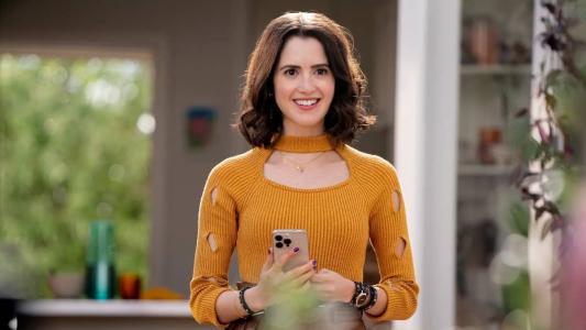 Laura Marano vive Cami Conway em novo romance da Netflix