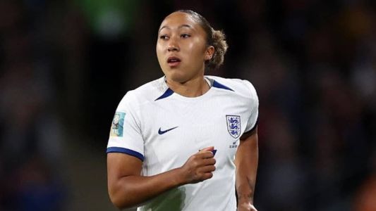 Lauren James foi suspensa após pisar em jogadora da Nigéria