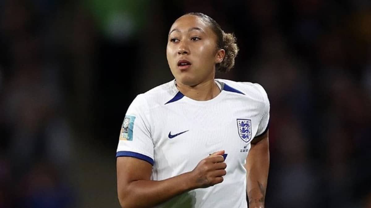 Copa do Mundo: Lauren James pede desculpas após pisão em jogadora nigeriana