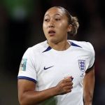 Copa do Mundo: Lauren James pede desculpas após pisão em jogadora nigeriana