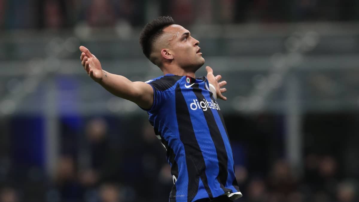 Inter sofre, mas bate Udinese e continua a sonhar com título italiano