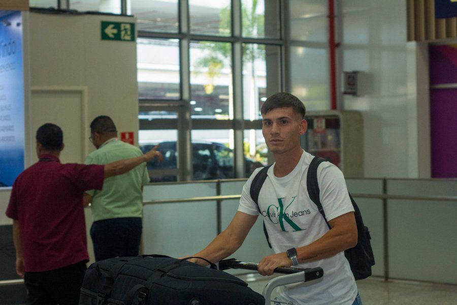 Reforço uruguaio chega ao Rio de Janeiro para se apresentar ao Fluminense
