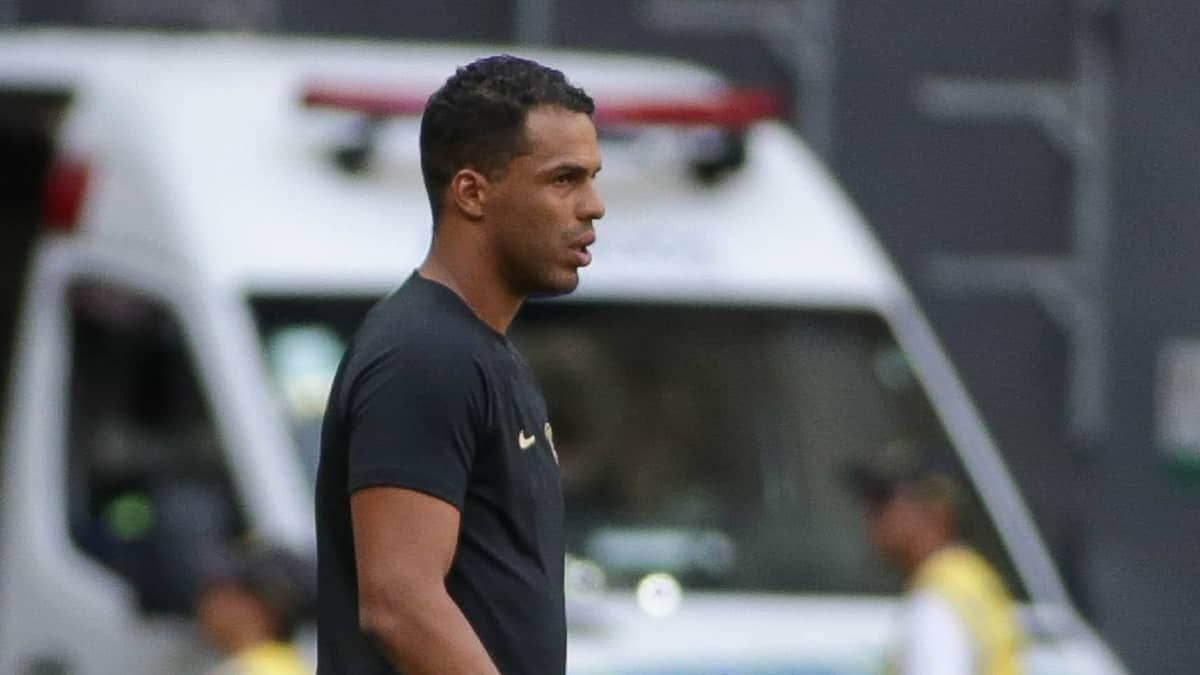 Lázaro avalia partida do Corinthians e explica mudanças