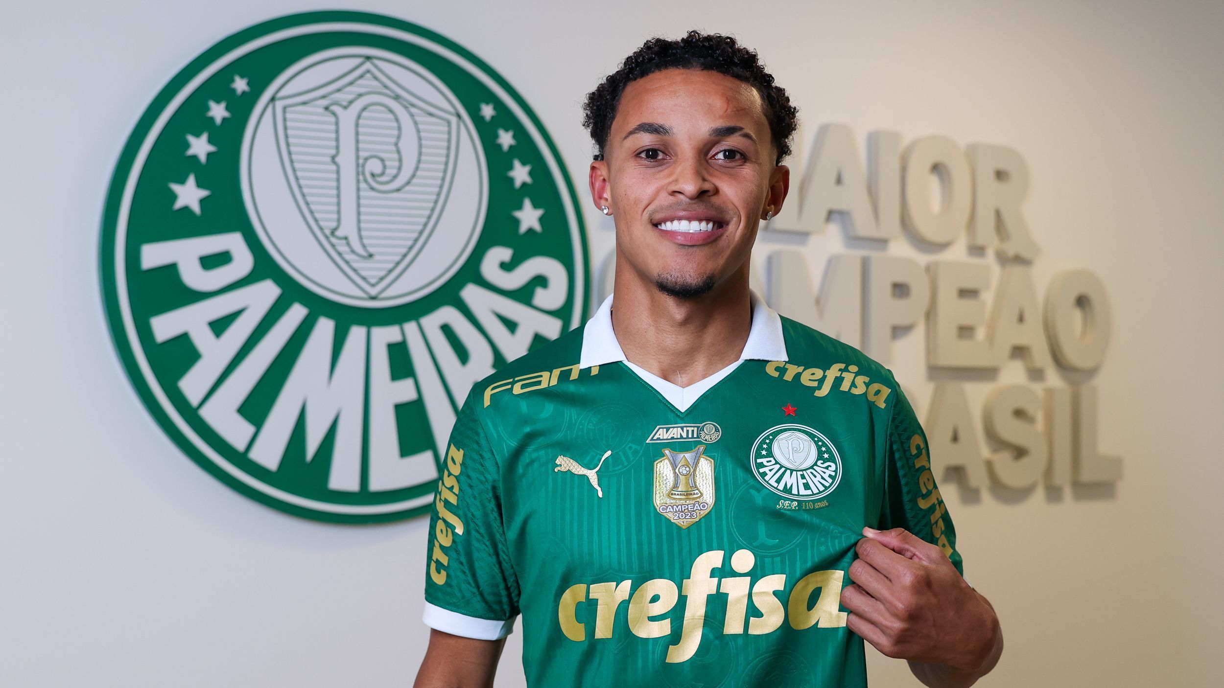 Palmeiras oficializa contratação de Lázaro, ex-Flamengo; veja valores