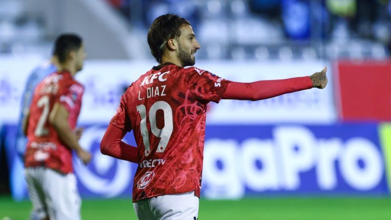Reforço do Cruzeiro manda recado a ídolo do clube antes de chegada a BH