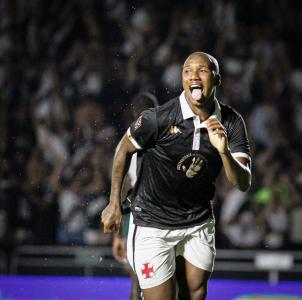 Leandrinho marcou seu primeiro gol como profissional pelo Vasco