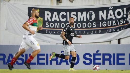 Leandro Castán foi capitão no Vasco