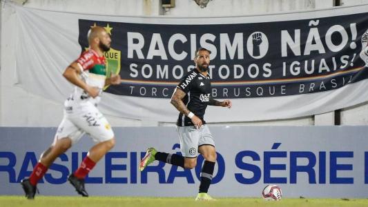 Leandro Castán foi capitão no Vasco
