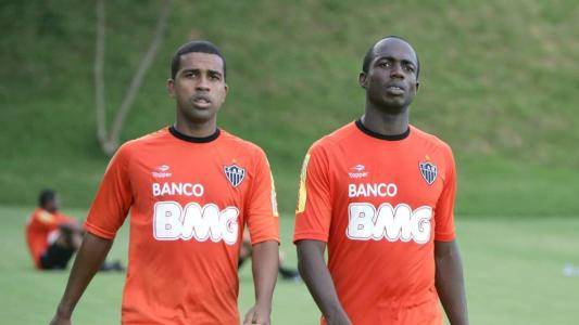Leandro (esq) e Zé Luís (dir) no Atlético