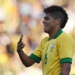 De volta à Série B, Paysandu contrata atacante que fez gol pela Seleção Brasileira