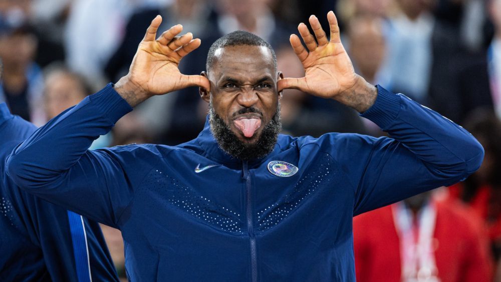 LeBron James repete comemoração de Neymar, que reage nas redes sociais