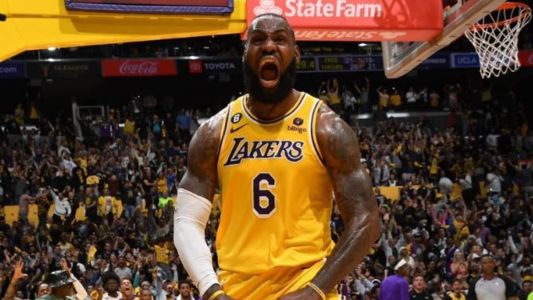 LeBron James anotou 20 pontos e pegou 22 rebotes
