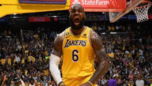 LeBron James anotou 20 pontos e pegou 22 rebotes