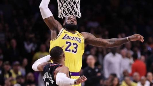 LeBron James marcou 35 pontos em vitória do Lakers